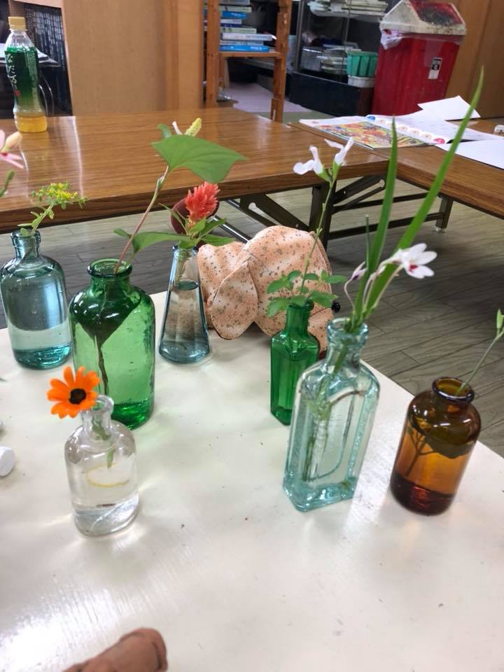 母の運営する、 絵画教室アトリエ・コネコの手伝いでした。